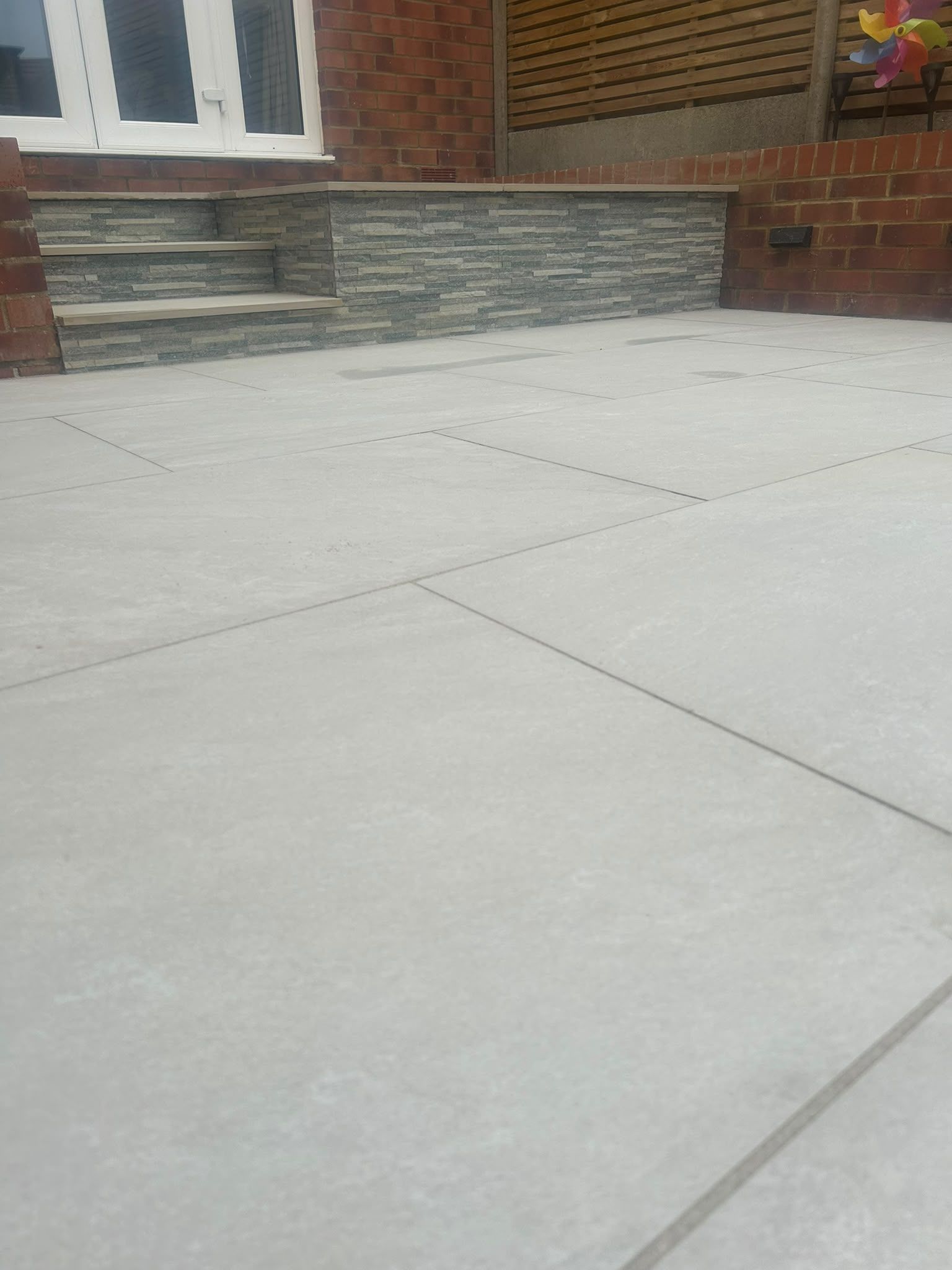 Detail of paving prepared and installed on a genuine Leighton Buzzard Progreen project